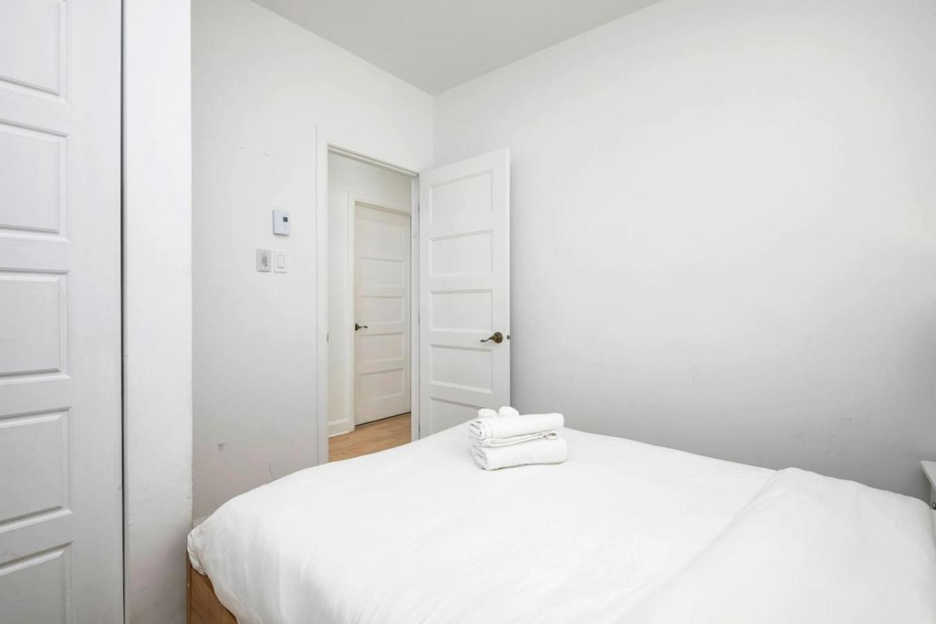 Appartement Contemporary 2br Retreat In Mtl Village Montréal
