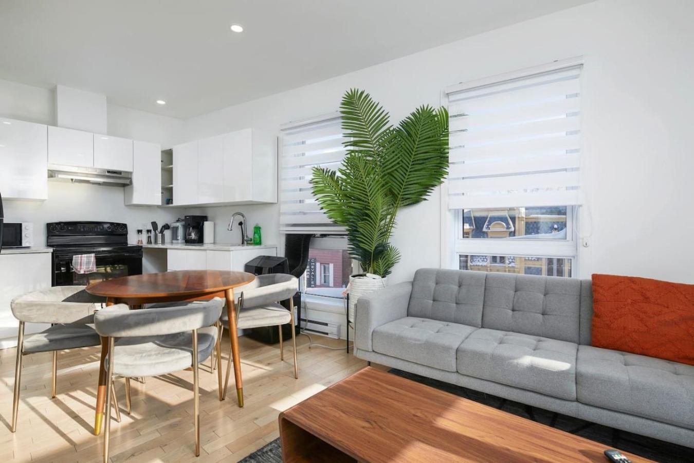 Contemporary 2br Retreat In Mtl Village *