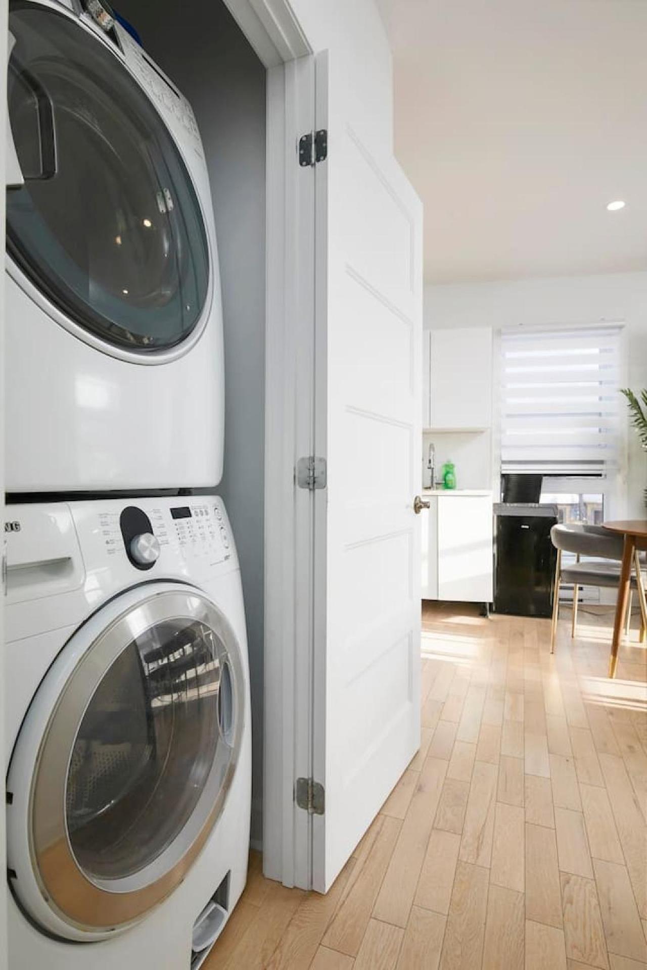 Contemporary 2br Retreat In Mtl Village Appartement *