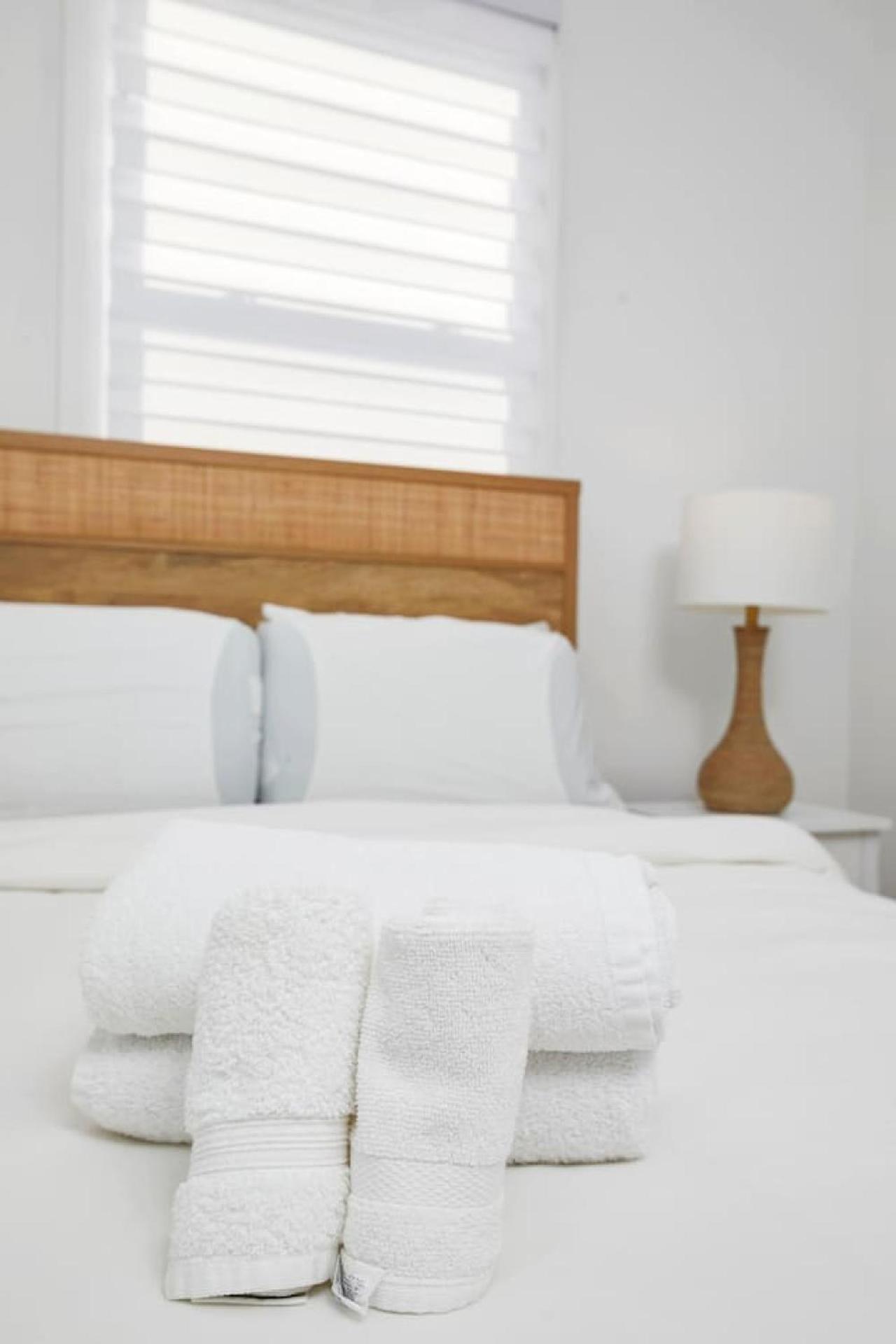 Contemporary 2br Retreat In Mtl Village Appartement Montréal